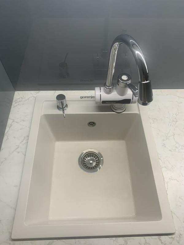 Bela granitna sudopera Gorenje Simply 4 i ugradni dozer za deterdžent