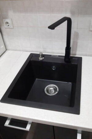 Granitna sudopera G Stone Simply 4 karbon, Elegance crna slavina i ugradni dozer za tečni deterdžent