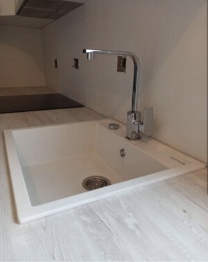Granitna sudopera G Stone km15 bela + Marbomil Hrom Elegance Slavina
