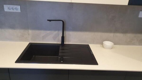 Granitna sudopera Gorenje KM21 karbon, Elegance slavina za sudoperu crna i dozer za deterdžent crni ugradni