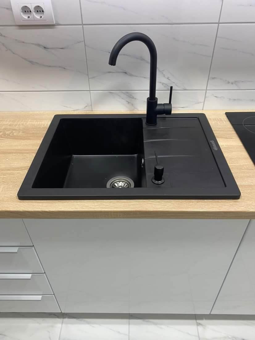 Set granitna sudopera karbon G Stone KM45, Minotti crna slavina i crni ugradni dozer za deterdžent